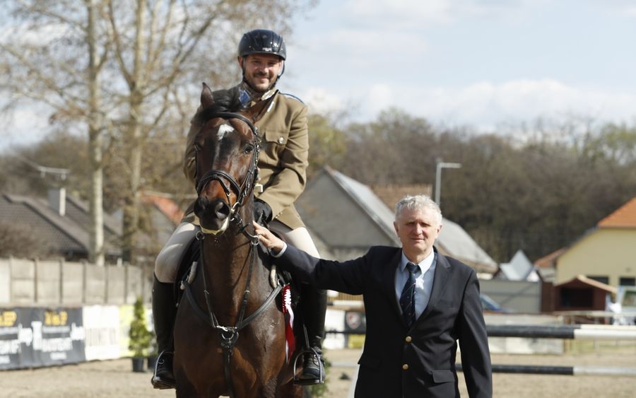 Két halasi elsőség szombaton a lovasparkban