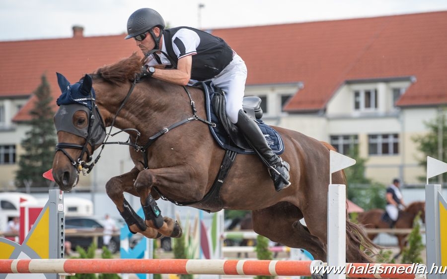 Kiegyensúlyozott versenyek halasi sikerekkel a lovasparkban (galéria)