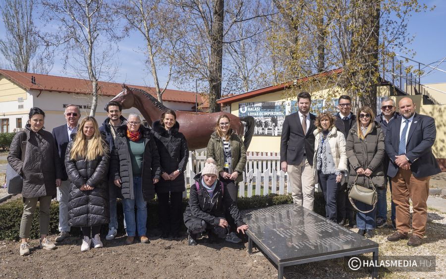 (►) Először hazánkban nemzetközi 2-es szintű FEI bírói kurzus, méghozzá Halason (galéria)