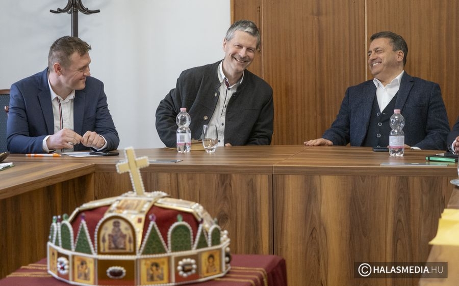 (►) A zsanai geotermikus hőenergia forrásból Halas is profitálhat