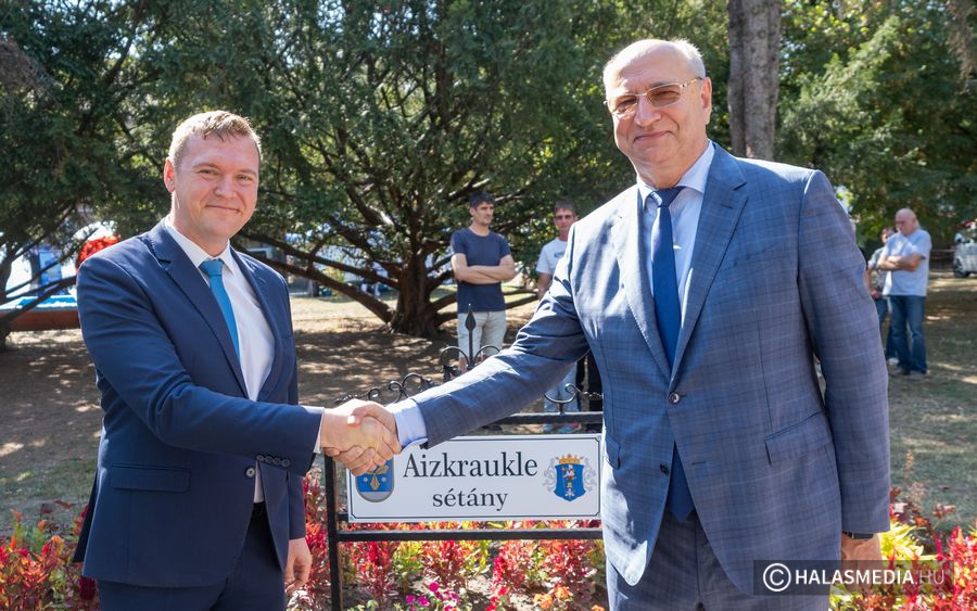 (►) Átadták az Aizkraukle sétányt (galéria)
