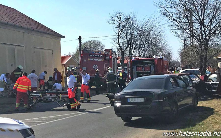 (►) Mentőhelikopter az Átlós úton, életveszélyes sérült a balesetben