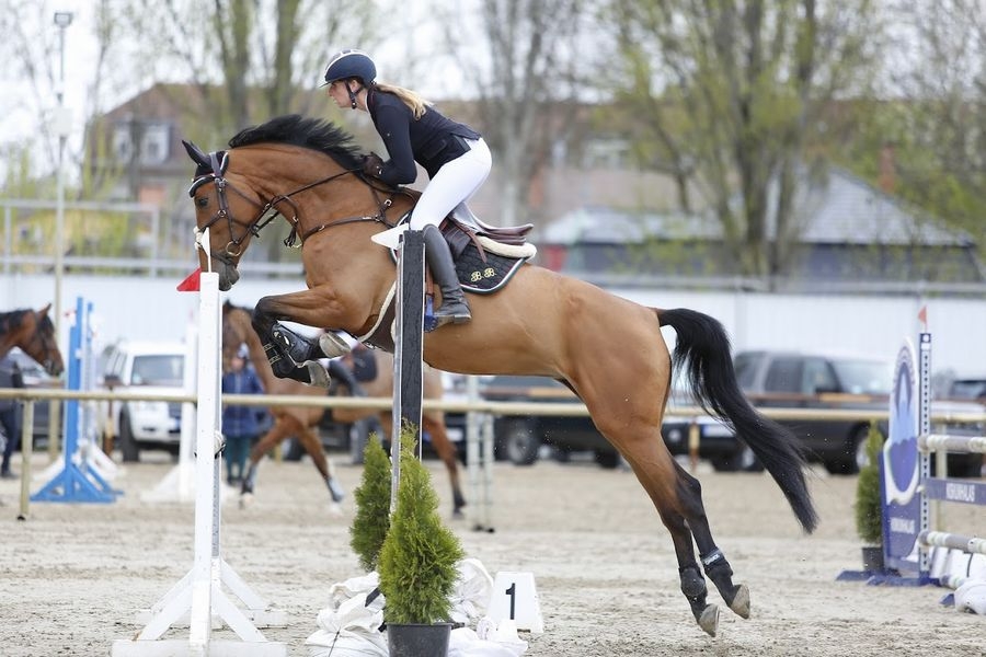 Burucs Borbála duplázott, Fazekas ezüstök