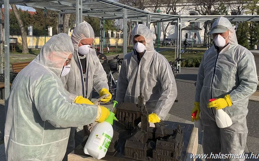  Fertőtlenítők a köztereken