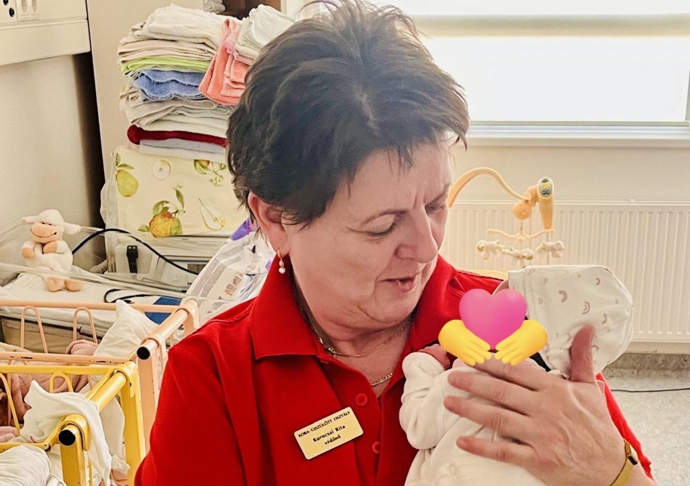 (►) Újszülöttet találtak a kiskunhalasi kórház inkubátorában