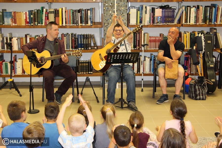 Zenélő, daloló Pöttyös Bögre