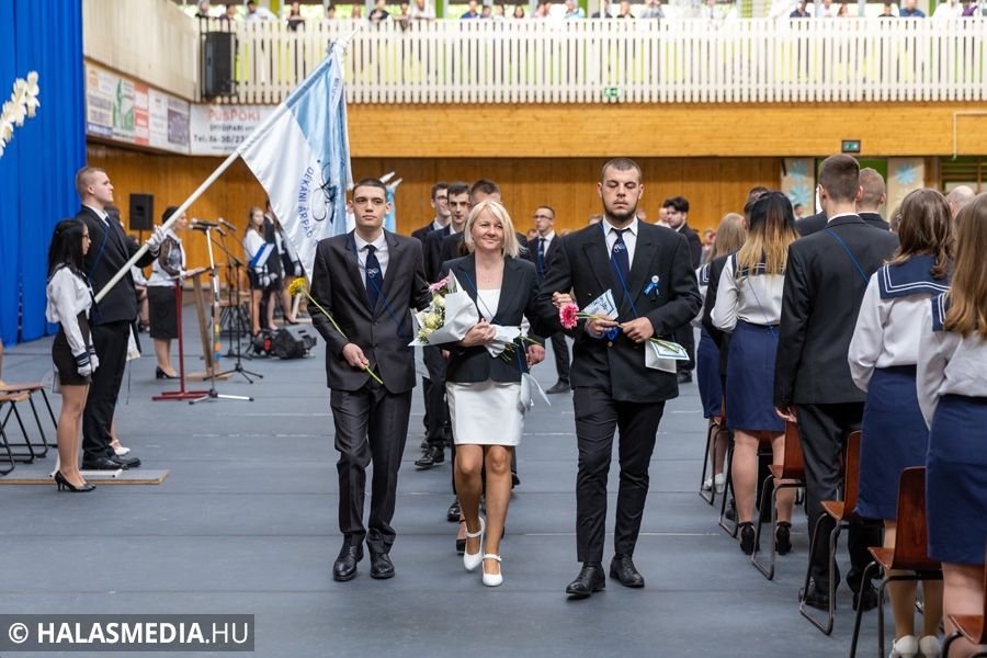 (►) Elballagtak a Dékáni-technikum végzősei (galéria)