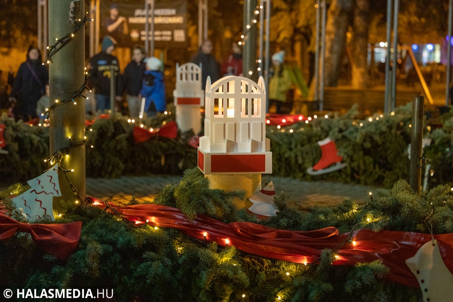 Adventi gyertyagyújtás Halason – fellobbant a hit lángja
