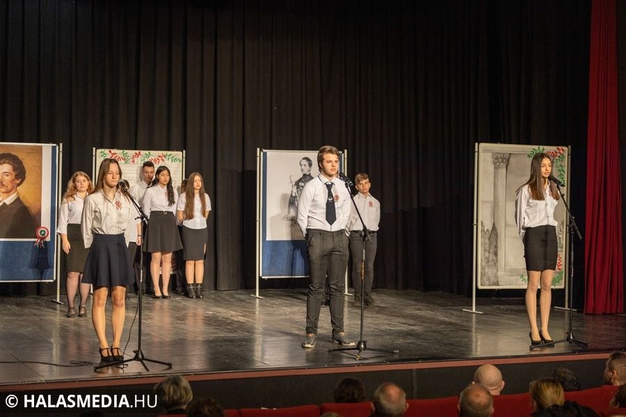 Március 15. városi ünnepség a Halas tv-ben