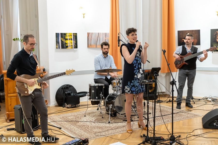 Bensőséges jelenlét (galéria)