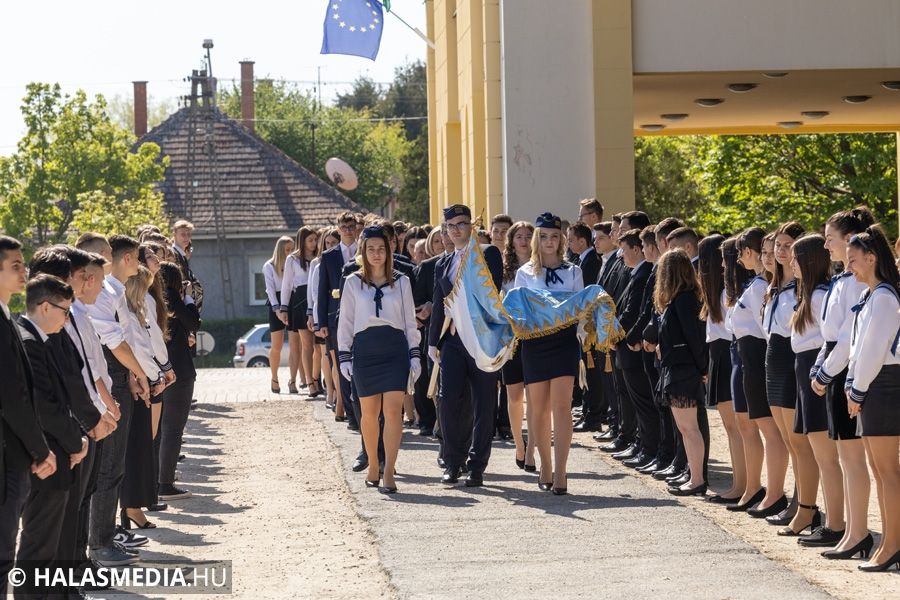 (►) „Jók között a legjobbnak lenni dicsőség”