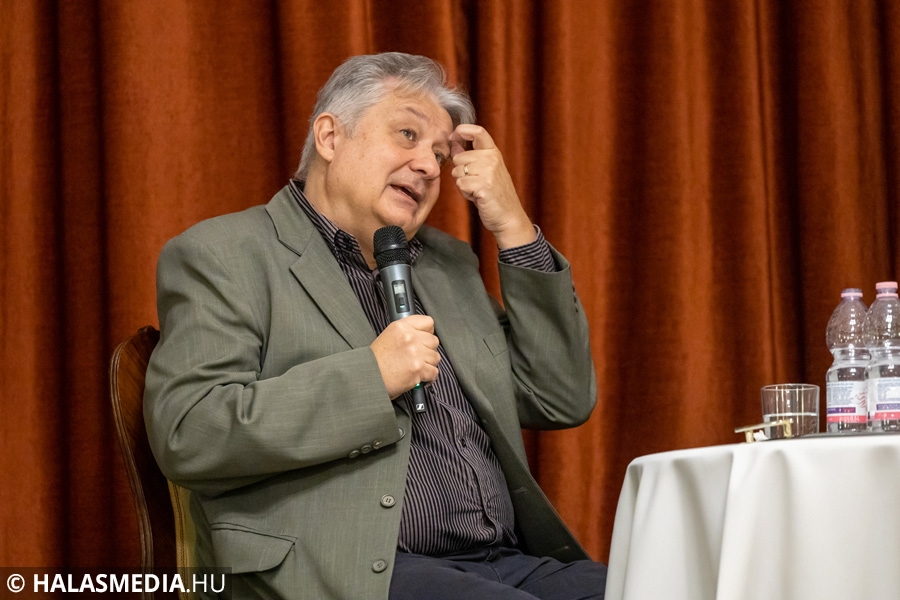 Dalra fakadt a Géniusz