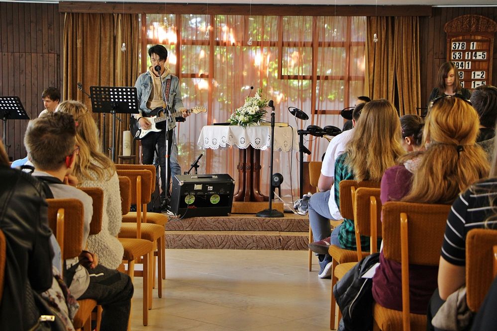 Take Heart: a zenét is Isten teremtette