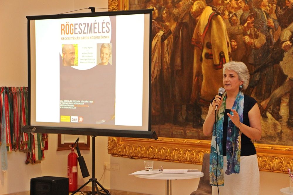 Necces témák bátor közönségnek