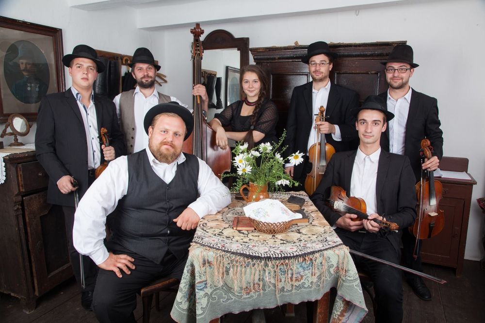 Folk est a Rézhúros Bandával