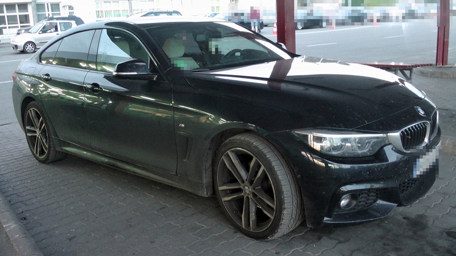 Körözött BMW és Mercedes a határon