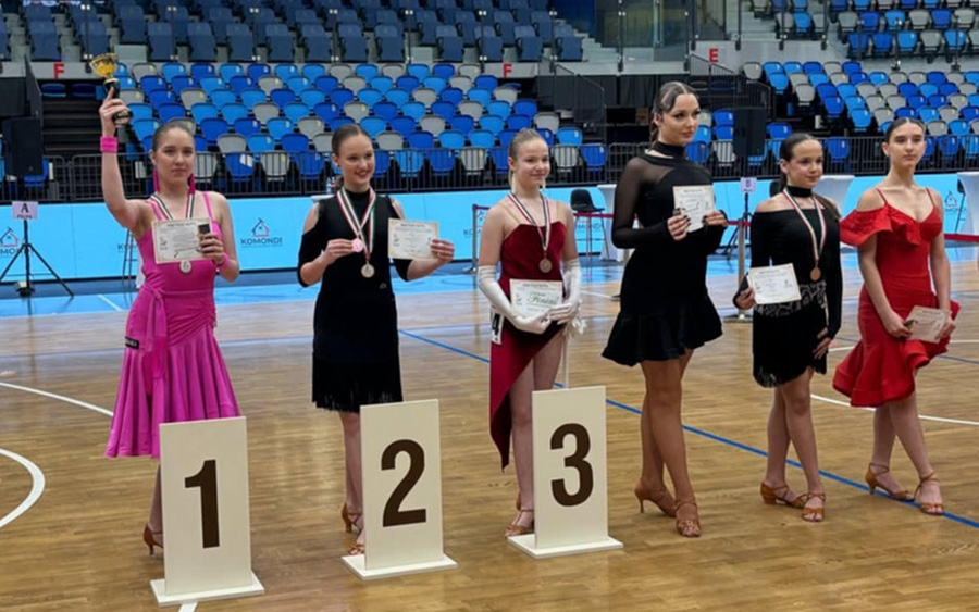 Stúdiós sikerek itthon és külföldön, jön a táncgála