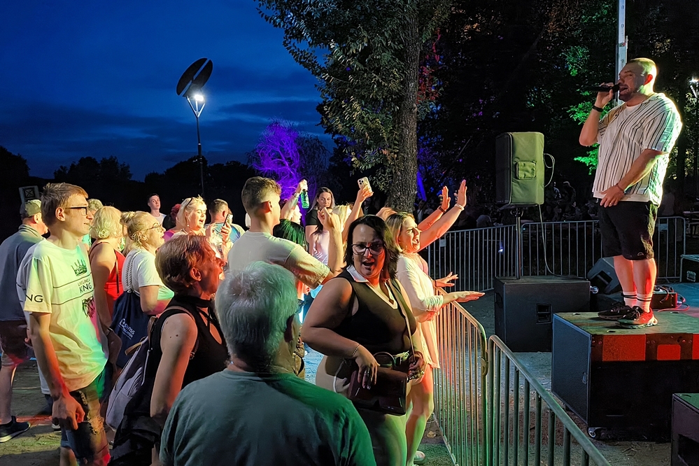 (►) DR BRS slágerbombái Halason robbantak