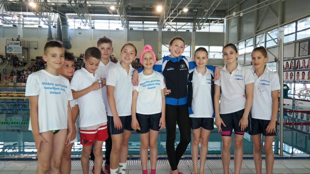 Tíz úszóérem Szentesről