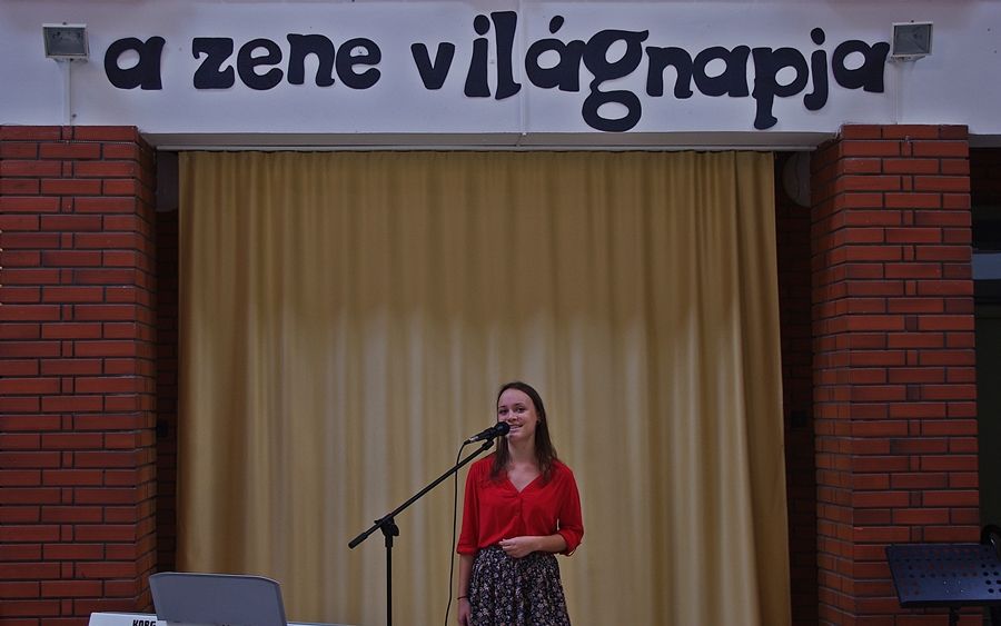 (►) Zene mindenhol