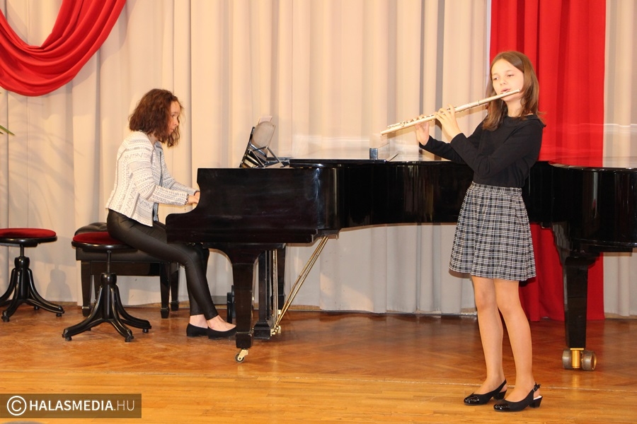 Jelenléti zenei verseny (galéria)