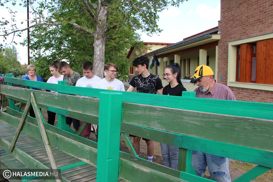 „Kaptárzöld” lett a híd