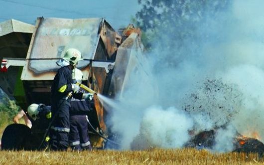 Kiégett egy bálázógép