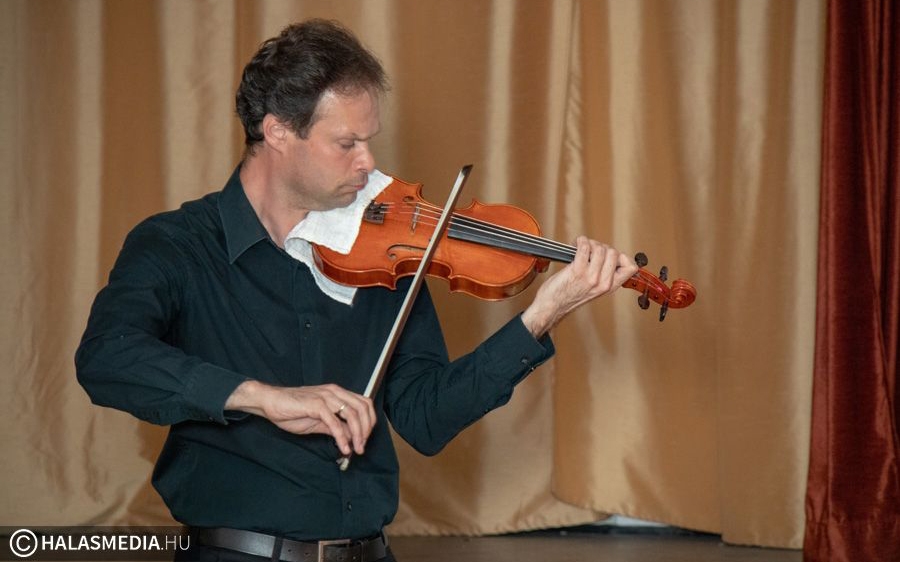 Bach-est Ábrahám Bencével