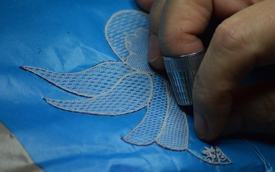 Halasi csipke készül a pápának    