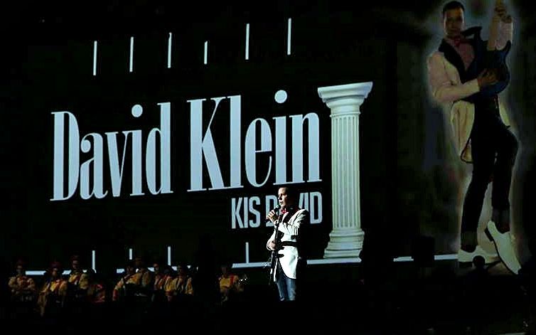 (►) Dávid az Aréna színpadán