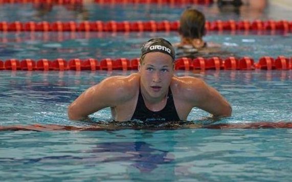 10:19-kor úszik Adél az EB-n