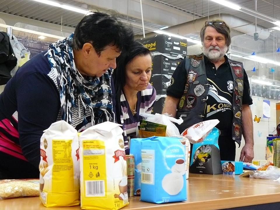 Negyven család kapja a sok ajándékot