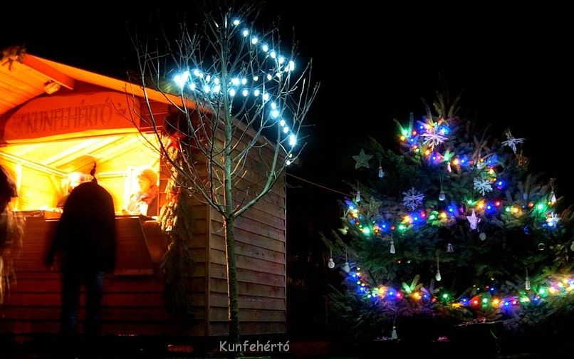 Nagysikerű Adventi Udvar Kunfehértón