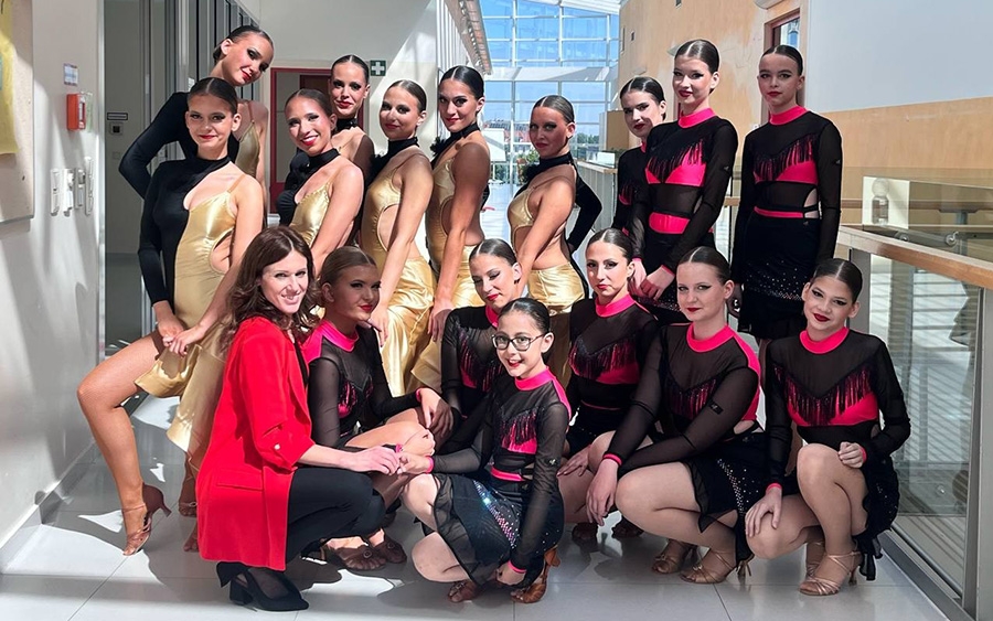 (►) Bécsújhelyt hódította meg a Stúdió 2000 TSE lányformációja