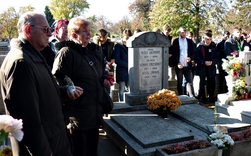 Világháborús gyertyagyújtás 