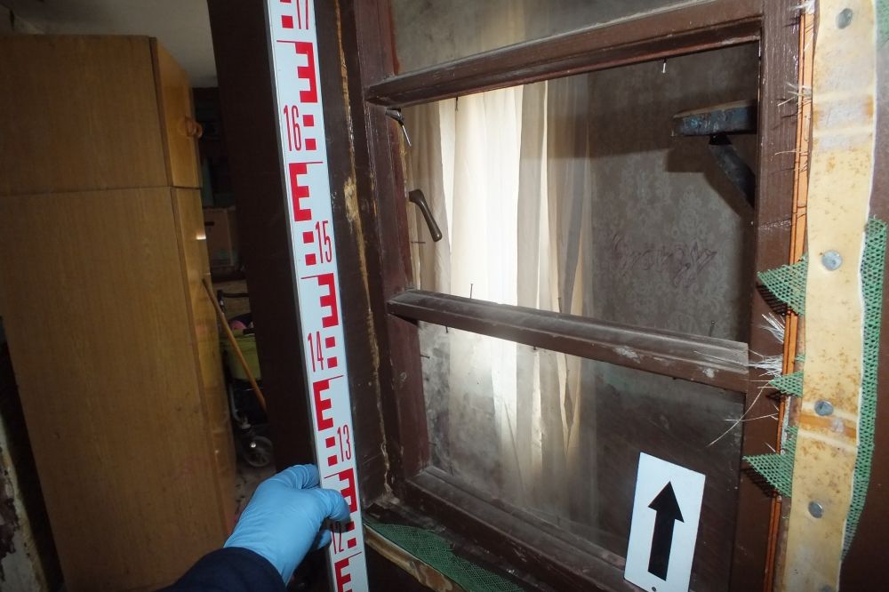 Véres családi dráma kalapáccsal, gereblyével