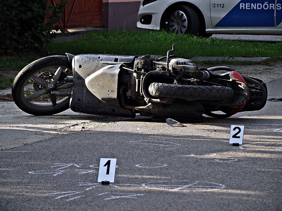 Segítsünk a balesetet szenvedett mentősofőrnek!