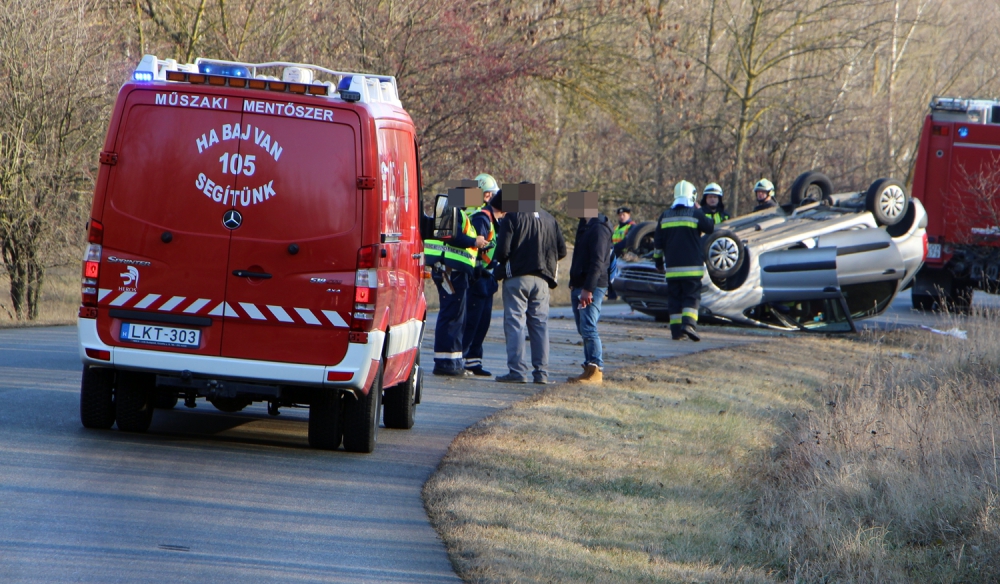 (►) Ha baj volt, segítettek