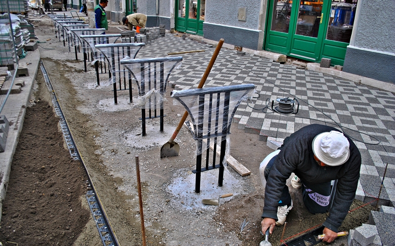 Járdabontás és építés