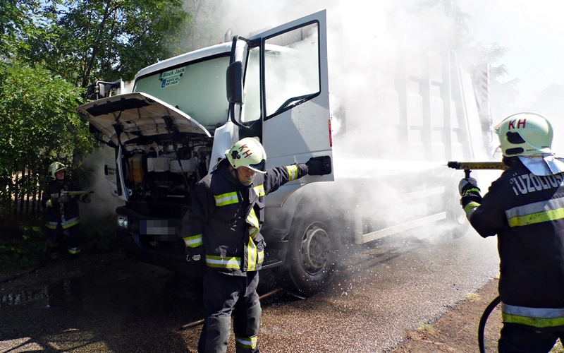 Kigyulladt a szemetesautó