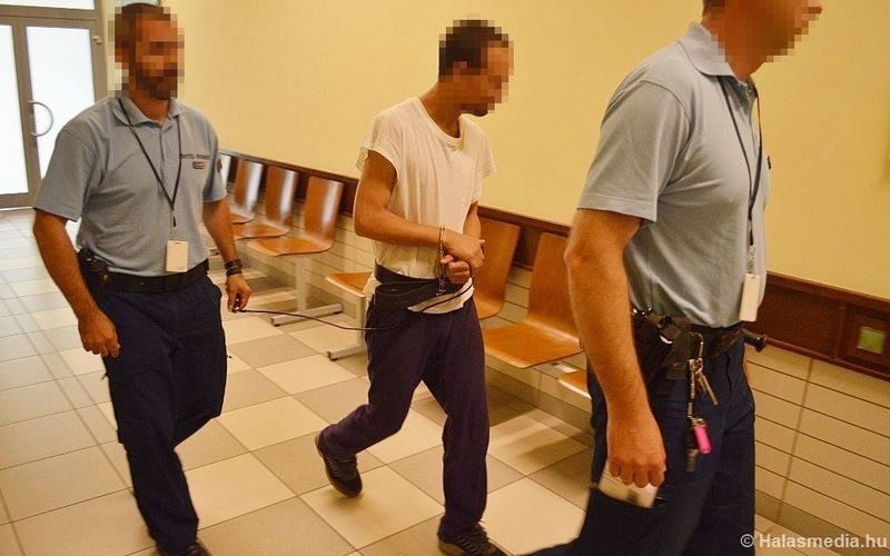 Egy év felfüggesztett börtön és kiutasítás