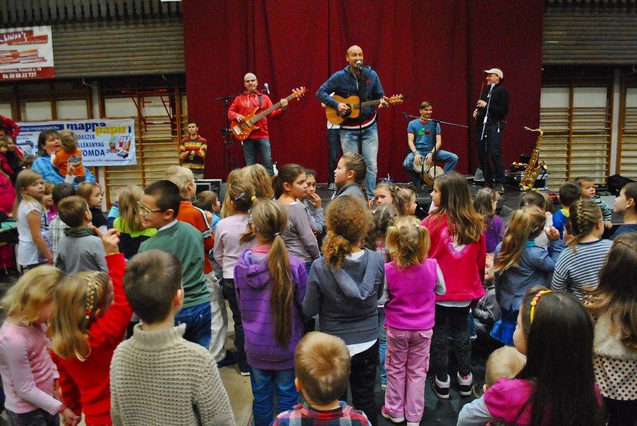 Fergeteges, jótékony Alma-koncert