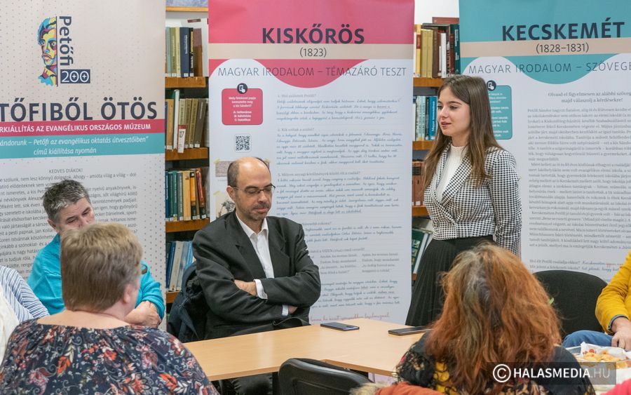 Utazókiállítás és Ál-Petőfi történetek a könyvtárban (galéria)