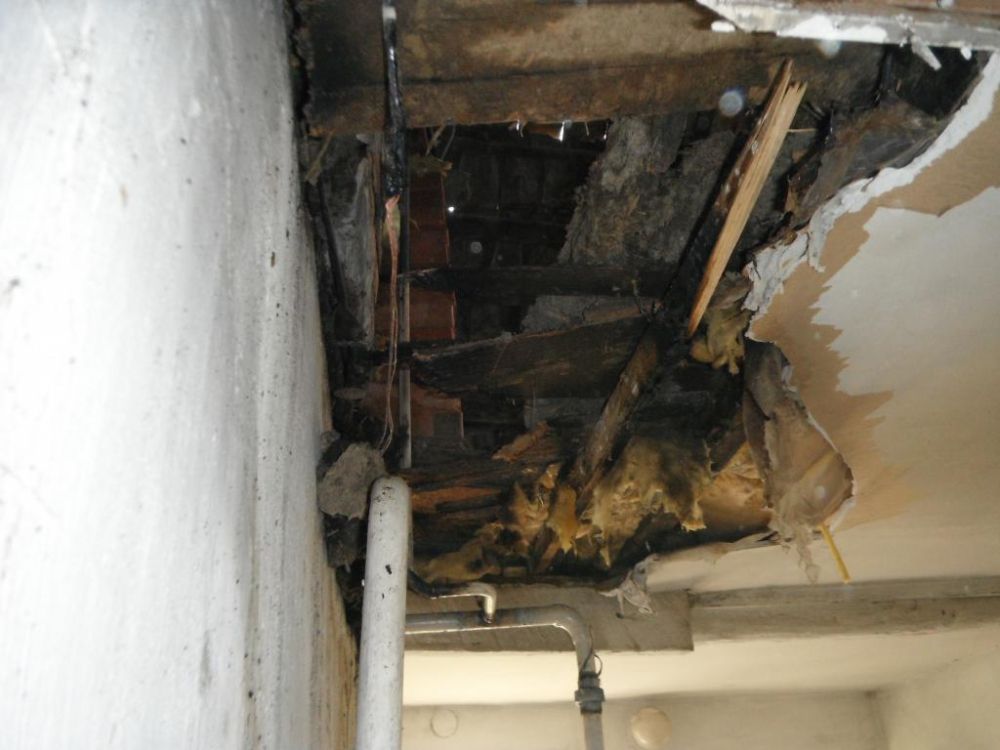 Kigyulladt a mennyezet