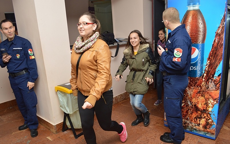 Másfél perc alatt kiürült a mozi