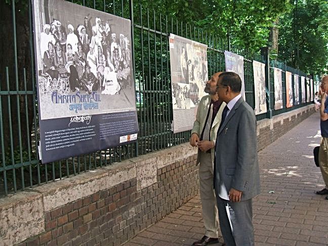 Tablókiállítás a díszudvaron