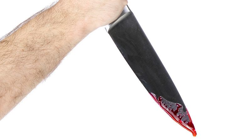 Karácsonykor szúrta nyakon az öccsét