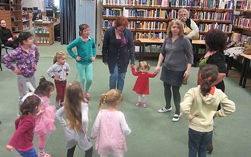 Mesés aprók tánca