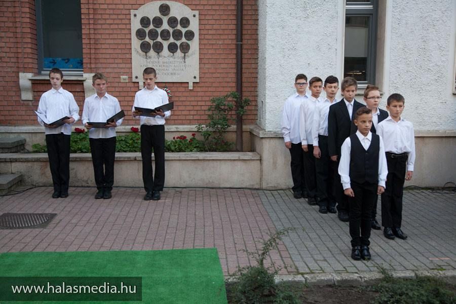 Tisztelgés az aradi vértanúk előtt