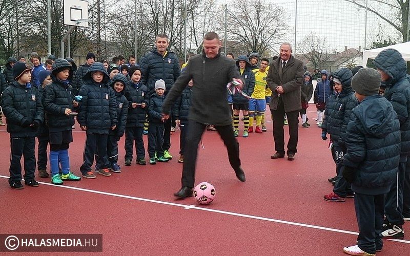 Van rekortánpályánk is...